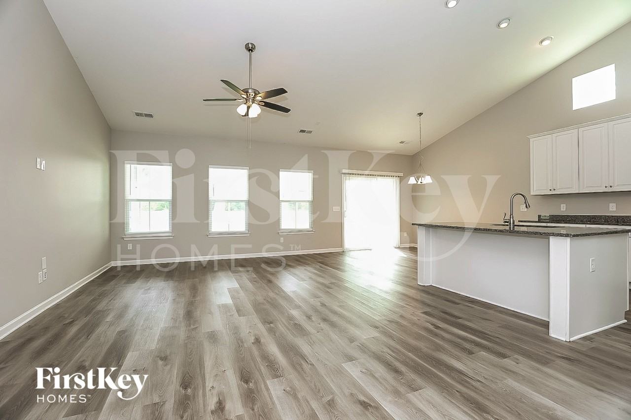 2800 Goose Creek Ln - Photo 2 of 15