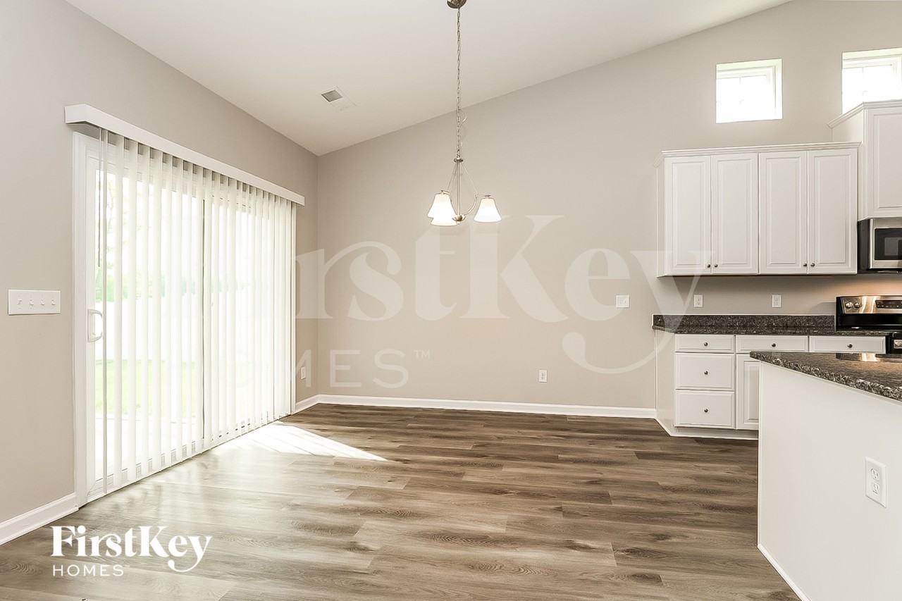 2800 Goose Creek Ln - Photo 4 of 15
