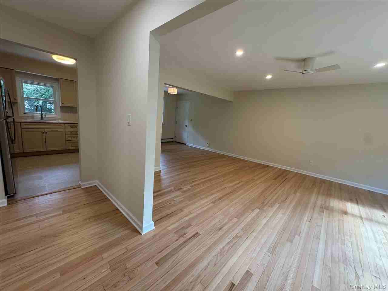 1 Towne Ct - Photo 3 of 21