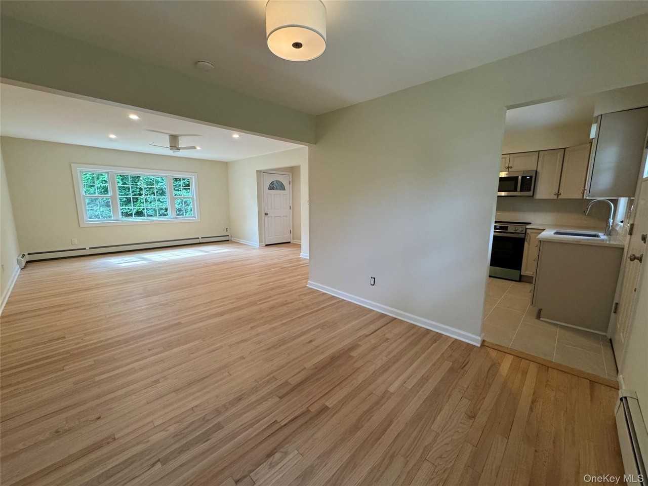1 Towne Ct - Photo 7 of 21