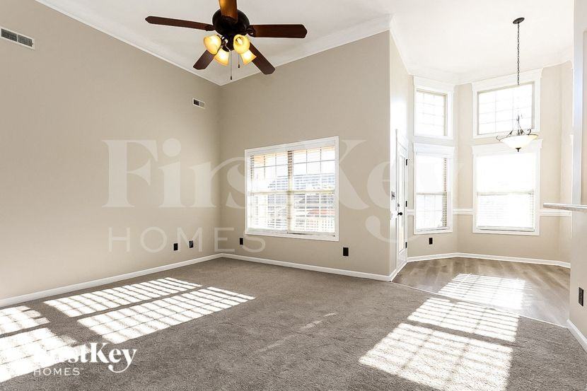 1165 Chinook Cir - Photo 3 of 15