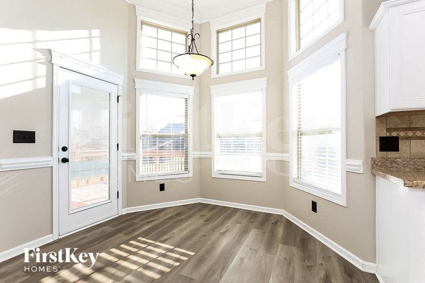1165 Chinook Cir - Photo 4 of 15