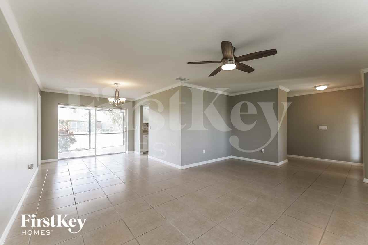 1803 Se 8th Ter - Photo 3 of 15