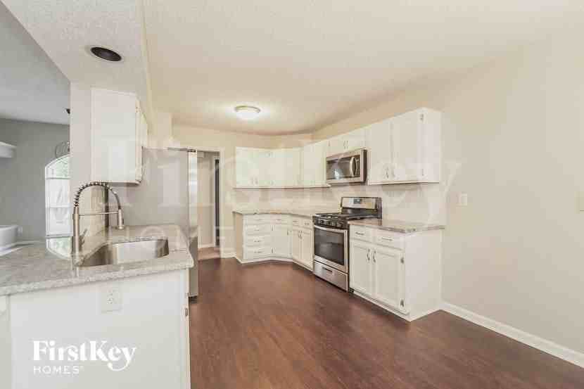 7424 Hubbard Woods Rd - Photo 6 of 15