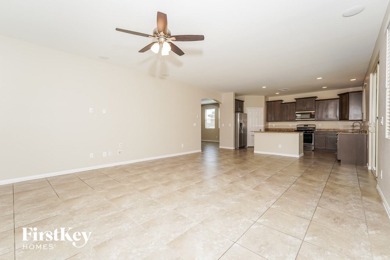 5717 Tideview St - Photo 2 of 15