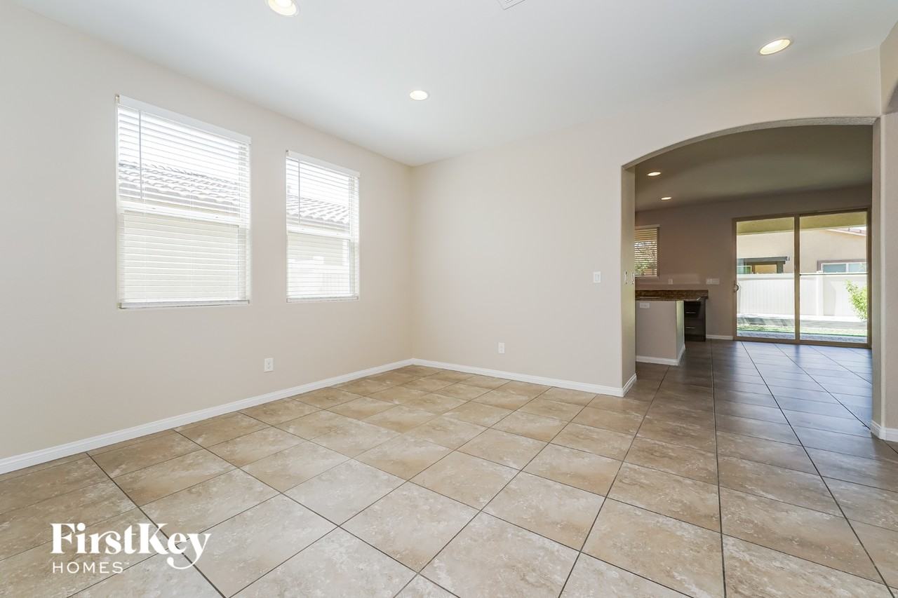 5717 Tideview St - Photo 3 of 15