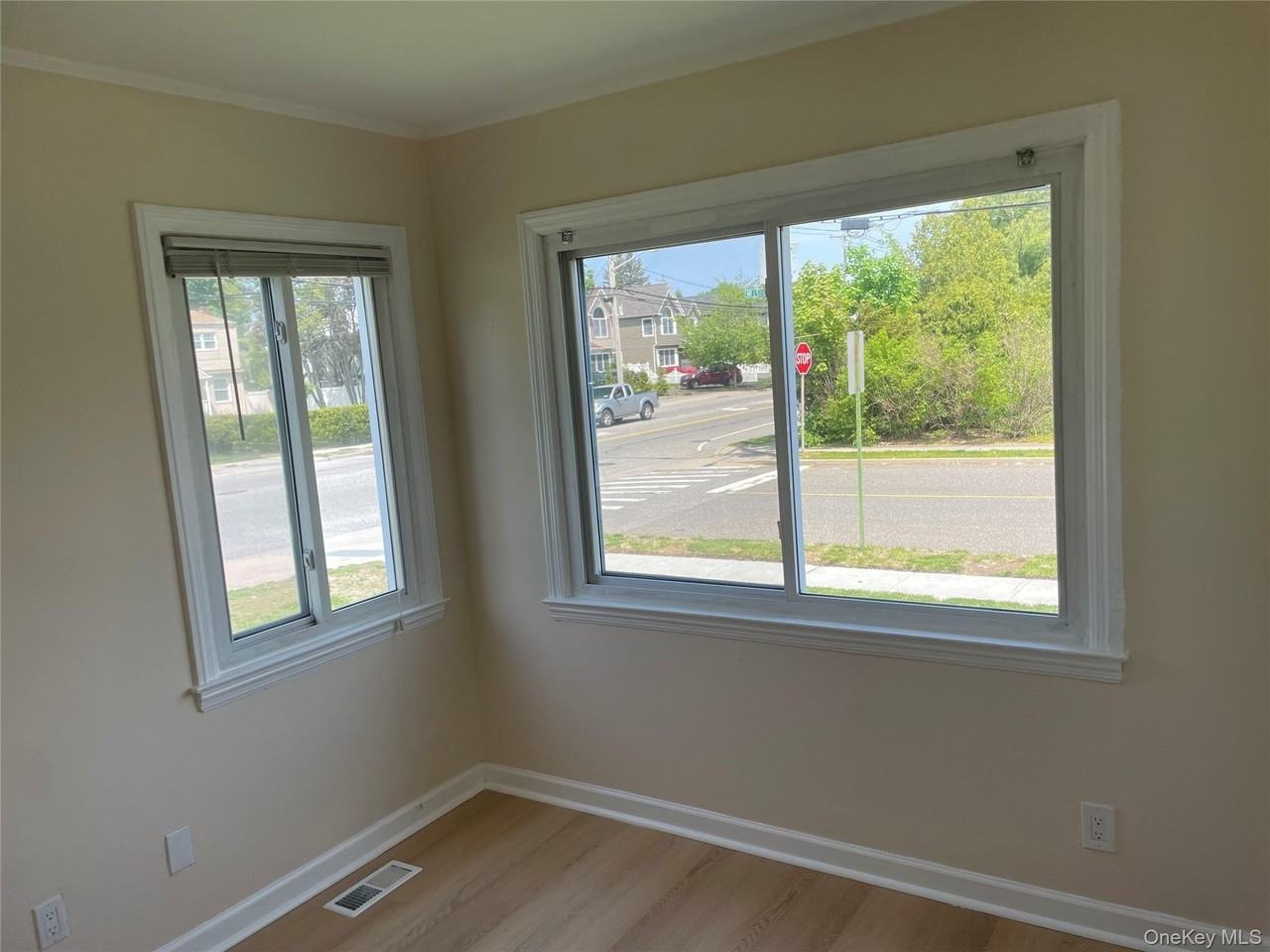 301 Jackson Ave - Photo 4 of 8