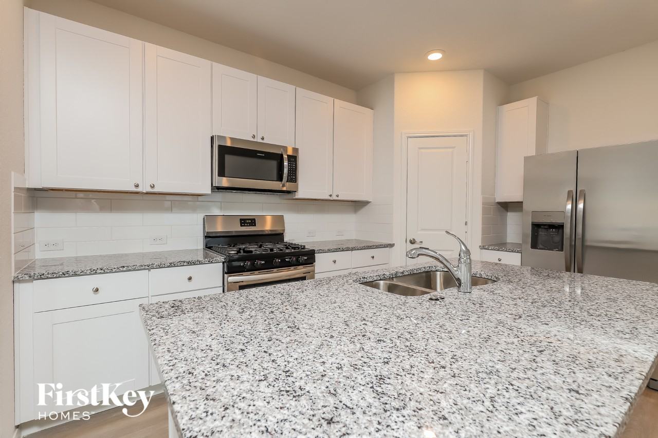 4331 Meadowland Pl - Photo 5 of 15