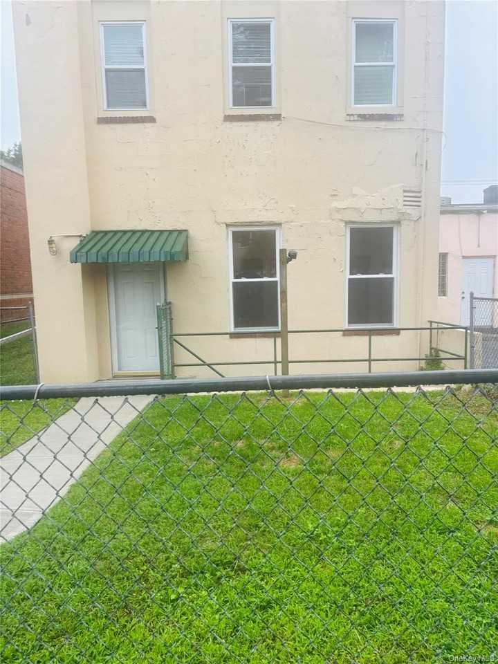 165 Larkfield Rd #5 - Photo 2 of 9