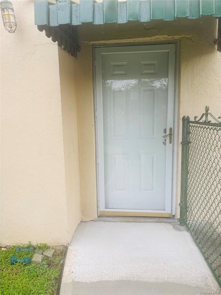 165 Larkfield Rd #5 - Photo 3 of 9