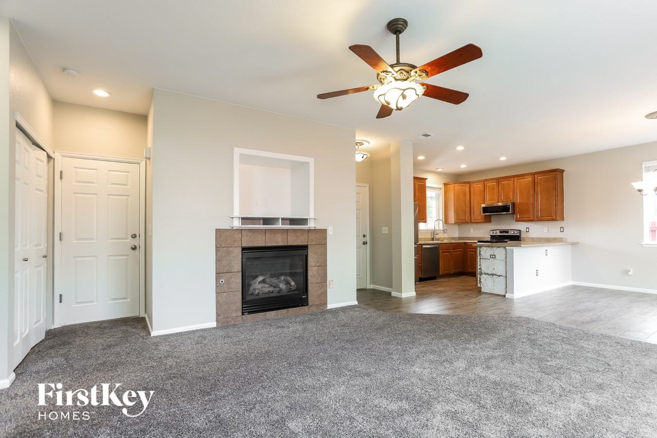 10051 Dillon Cir - Photo 3 of 15