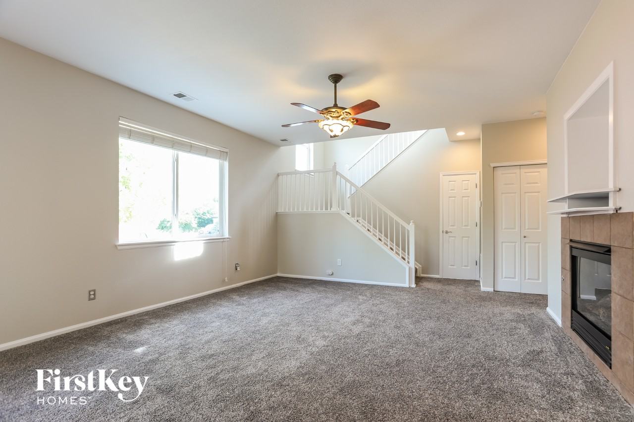 10051 Dillon Cir - Photo 4 of 15