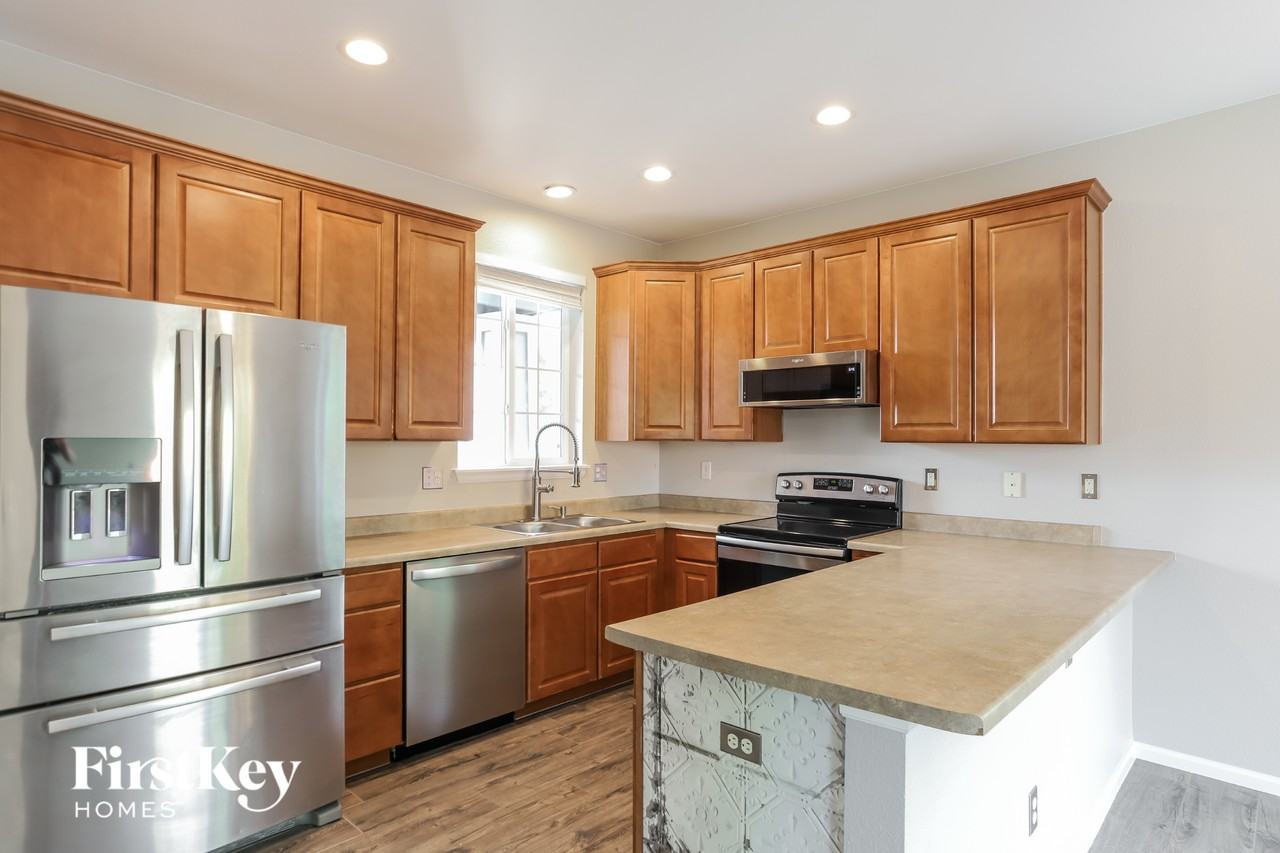 10051 Dillon Cir - Photo 6 of 15