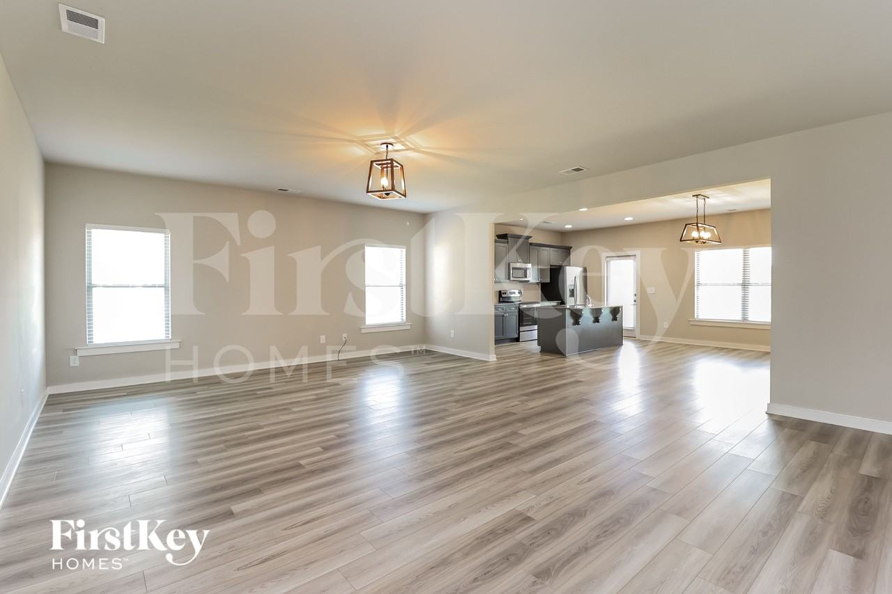 310 Ridgeview Cir - Photo 3 of 15