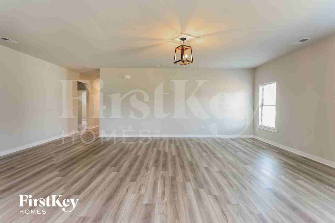 310 Ridgeview Cir - Photo 4 of 15