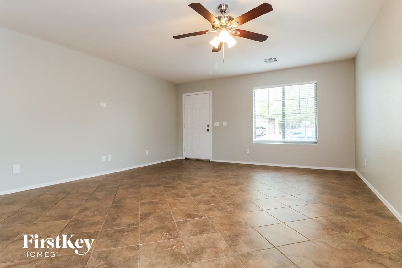 25795 W Twilight Ln - Photo 3 of 15