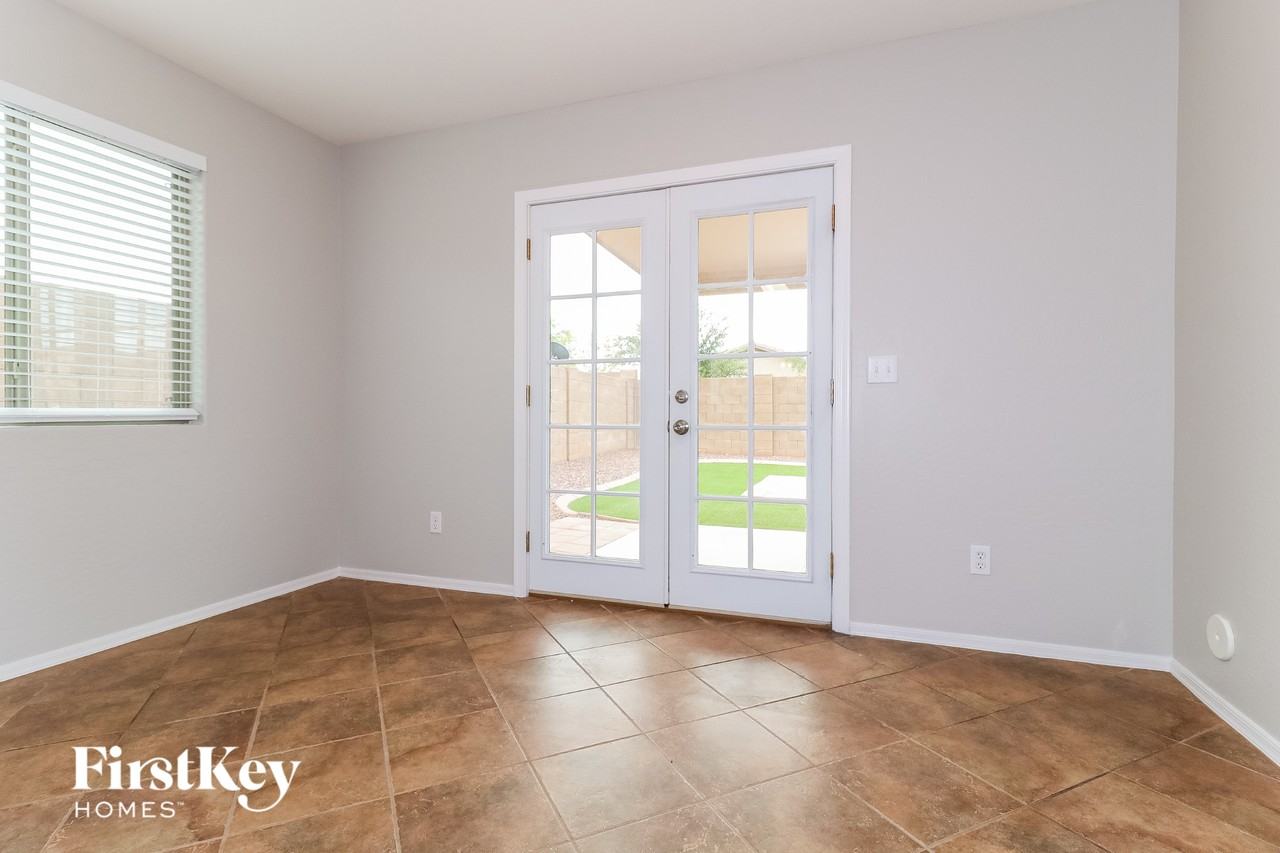 25795 W Twilight Ln - Photo 5 of 15