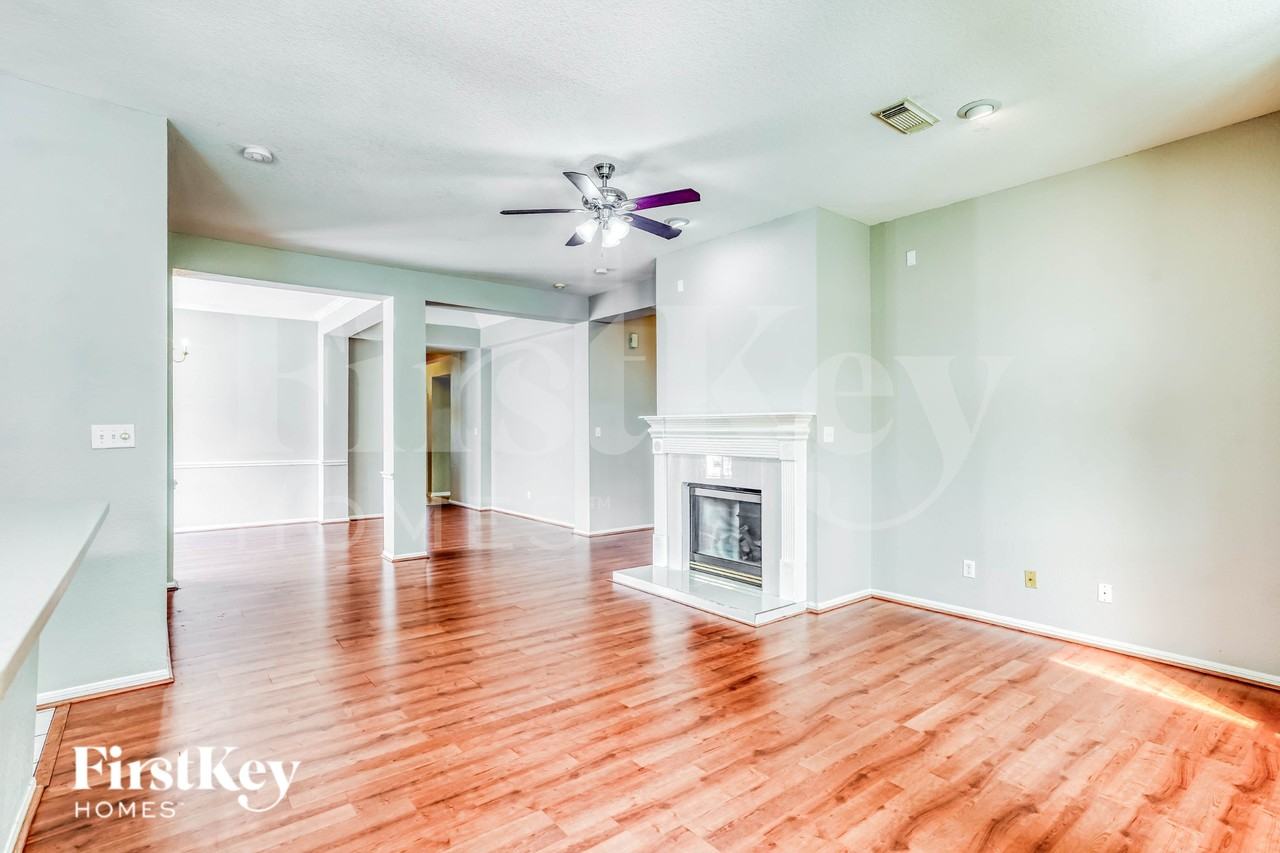 10330 Claybrook Dr - Photo 3 of 17