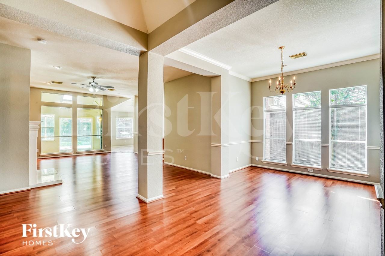 10330 Claybrook Dr - Photo 4 of 17