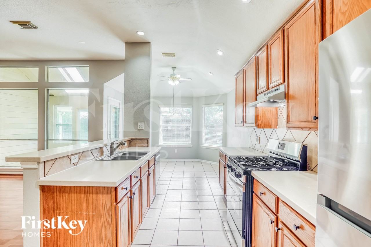 10330 Claybrook Dr - Photo 6 of 17
