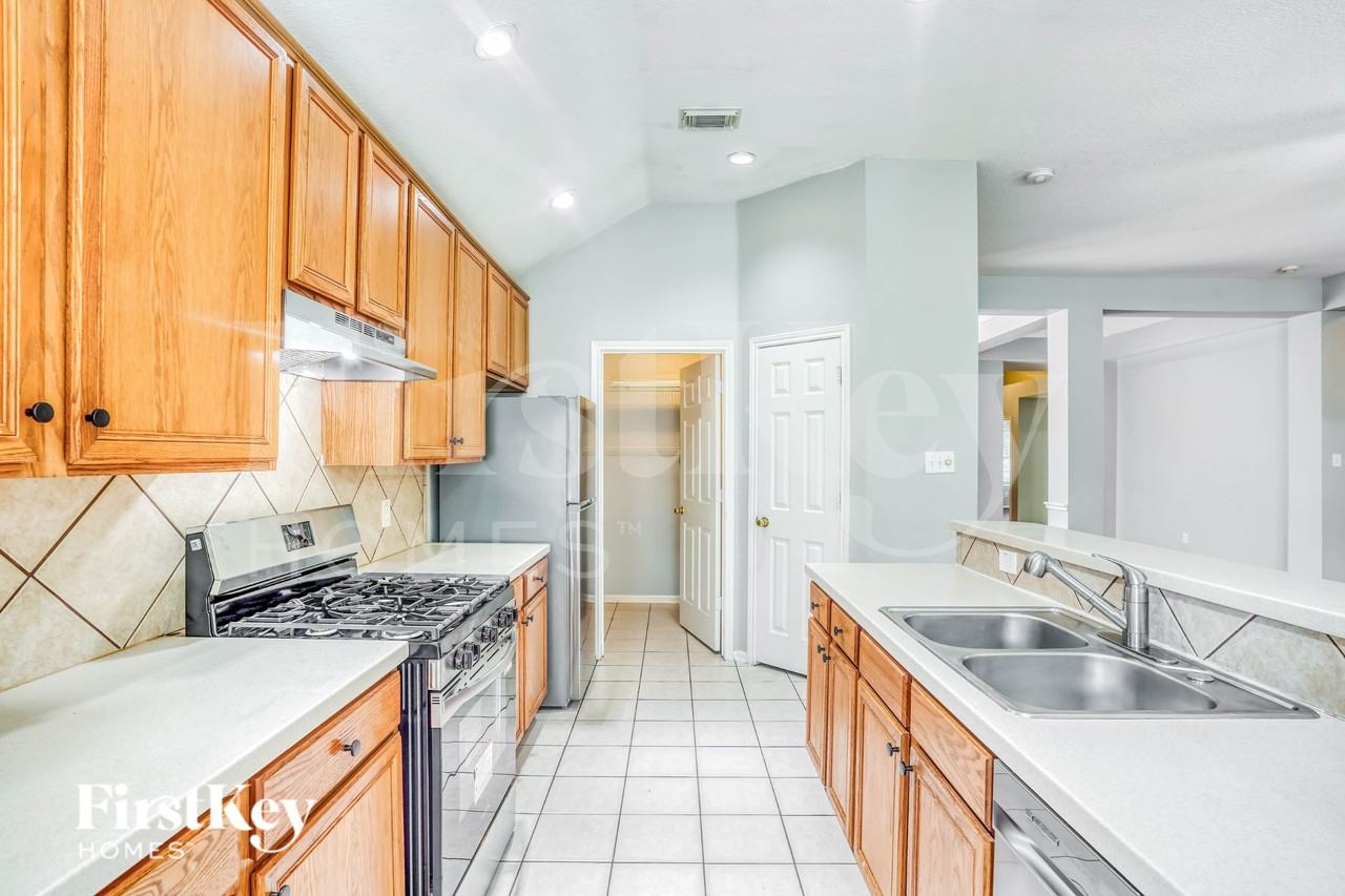 10330 Claybrook Dr - Photo 7 of 17