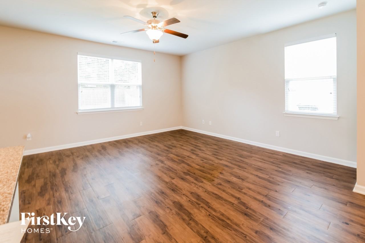 9660 Roseberry St - Photo 4 of 15