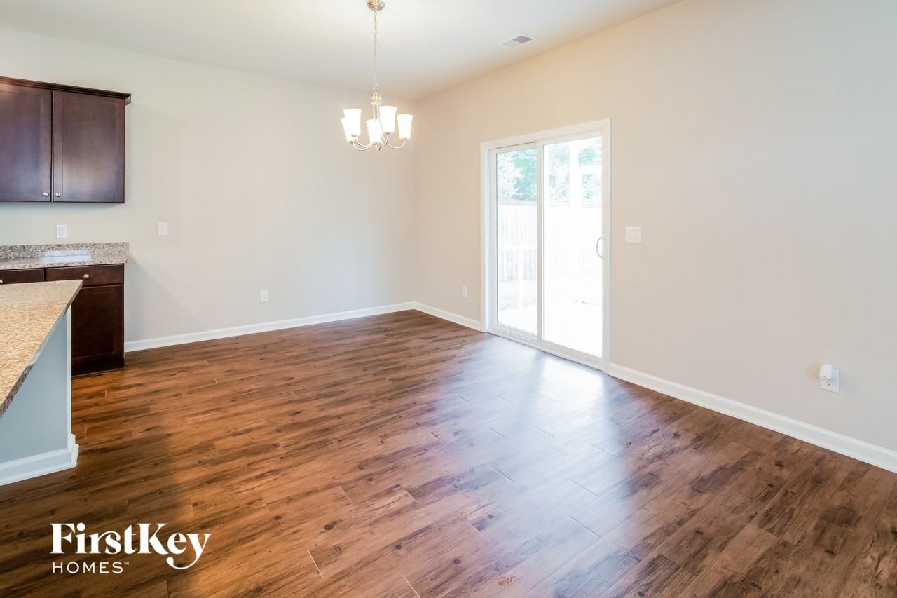 9660 Roseberry St - Photo 5 of 15