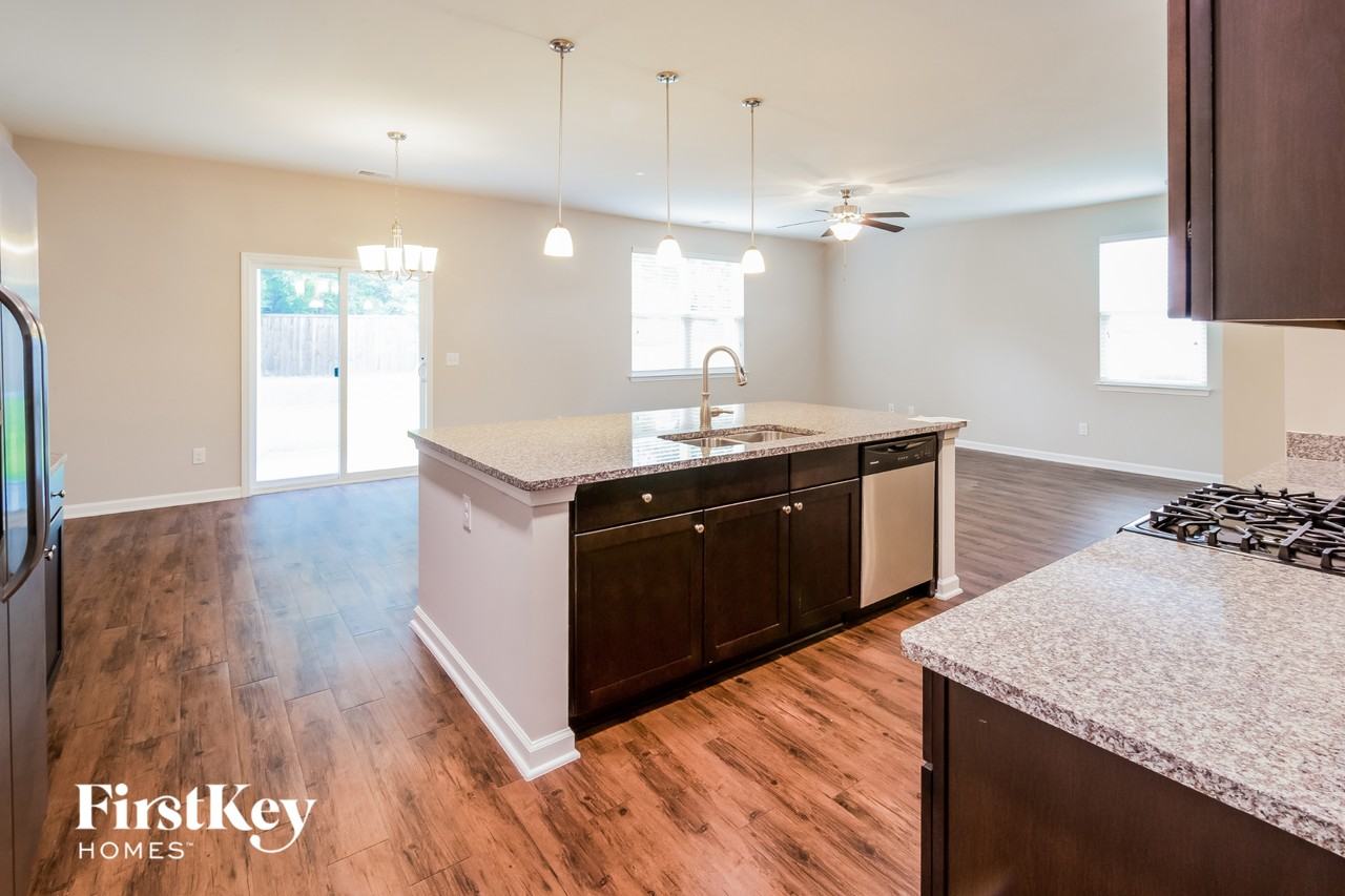 9660 Roseberry St - Photo 6 of 15