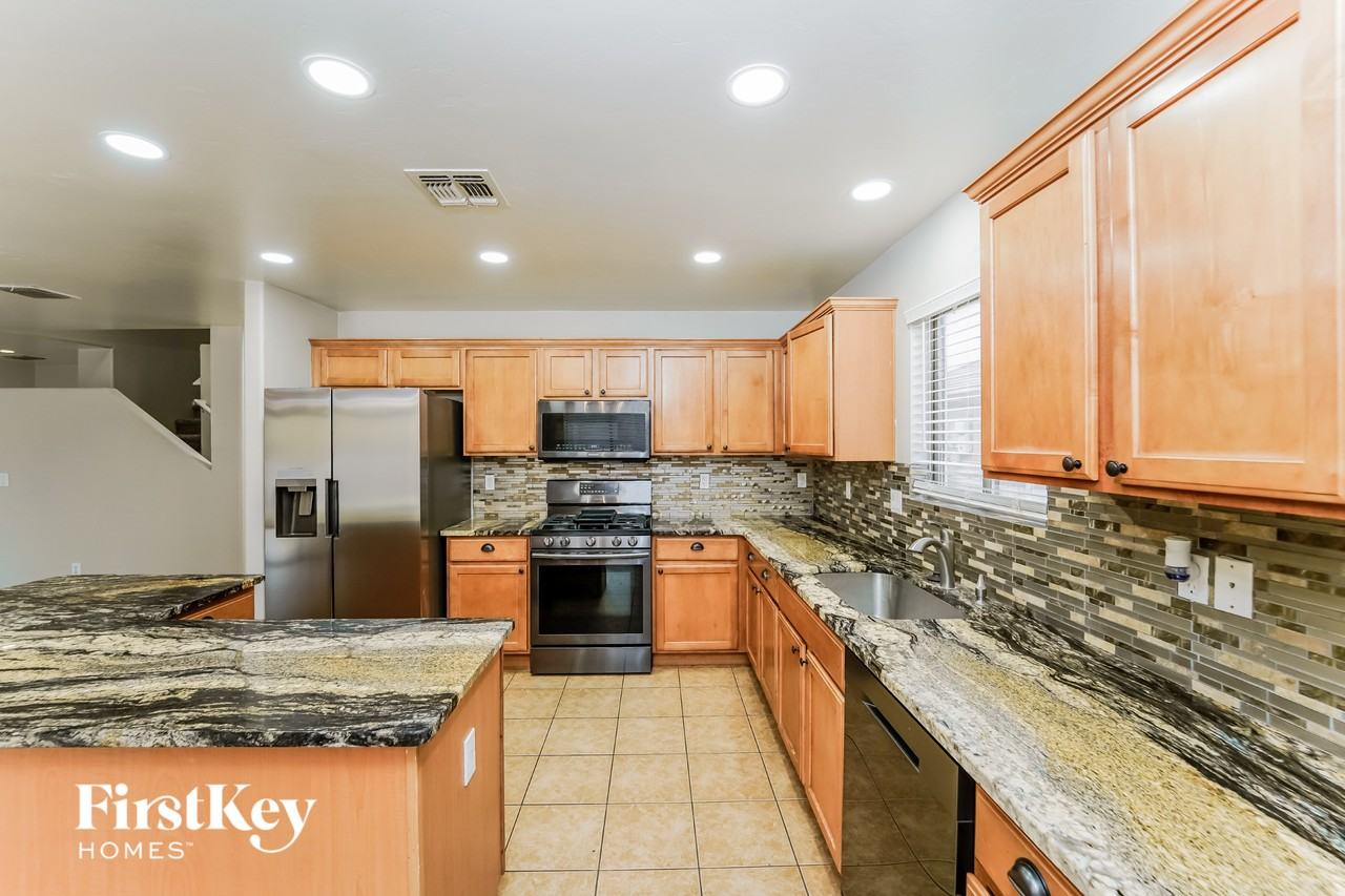 11897 W Heyburn Dr - Photo 4 of 15