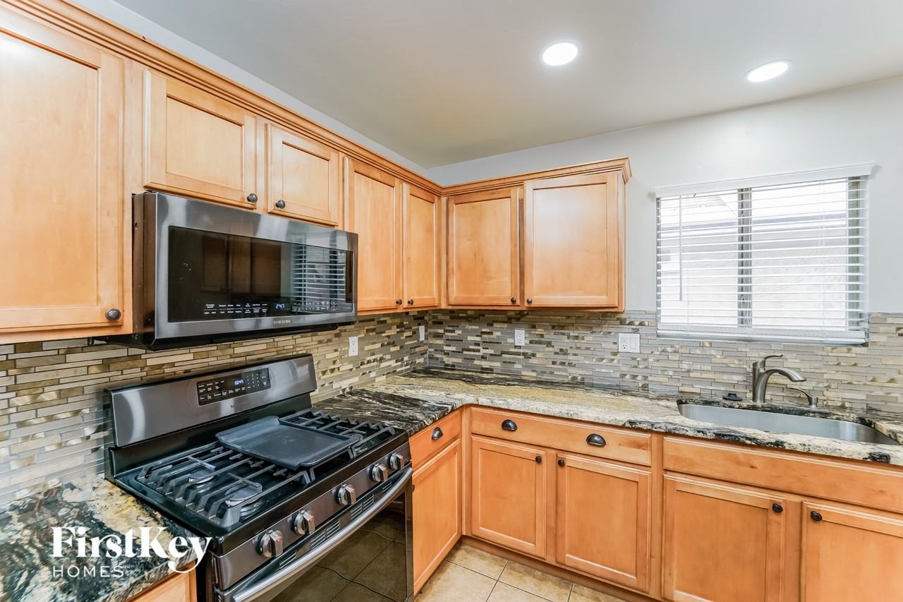 11897 W Heyburn Dr - Photo 5 of 15