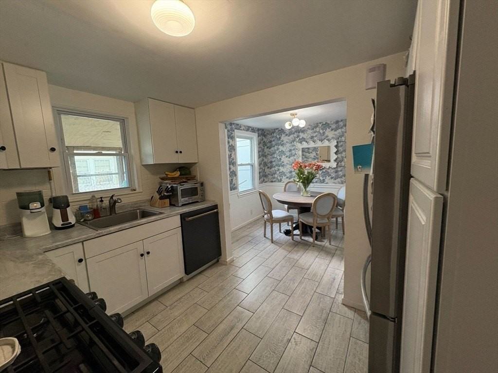 216 Quincy Shore Dr - Photo 2 of 13