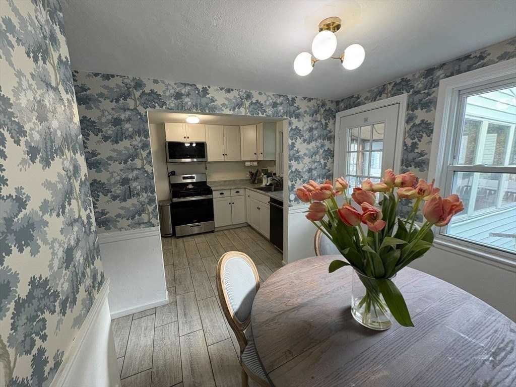 216 Quincy Shore Dr - Photo 3 of 13
