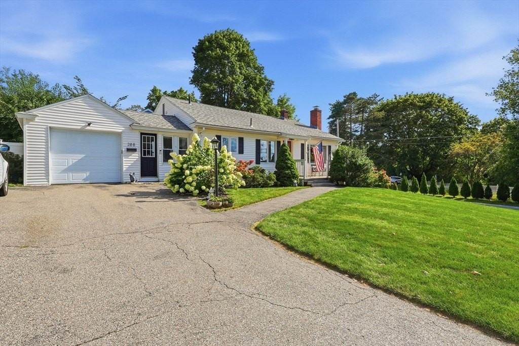 288 Greene St - Photo 2 of 33