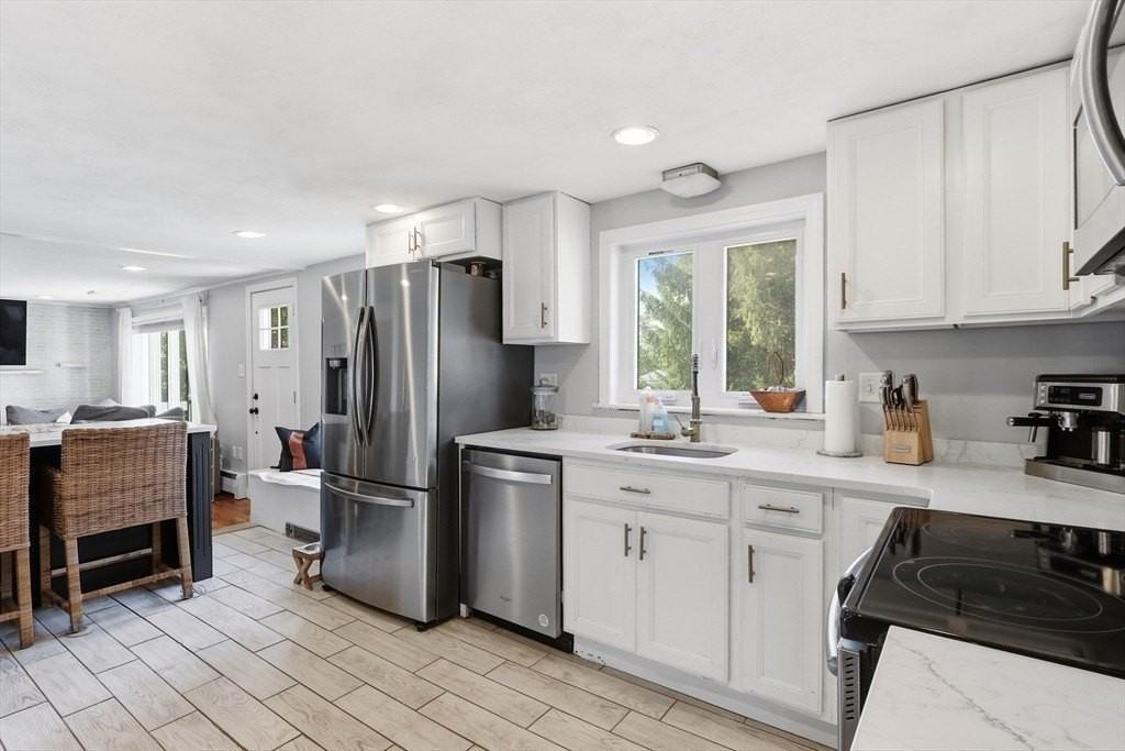 288 Greene St - Photo 5 of 33