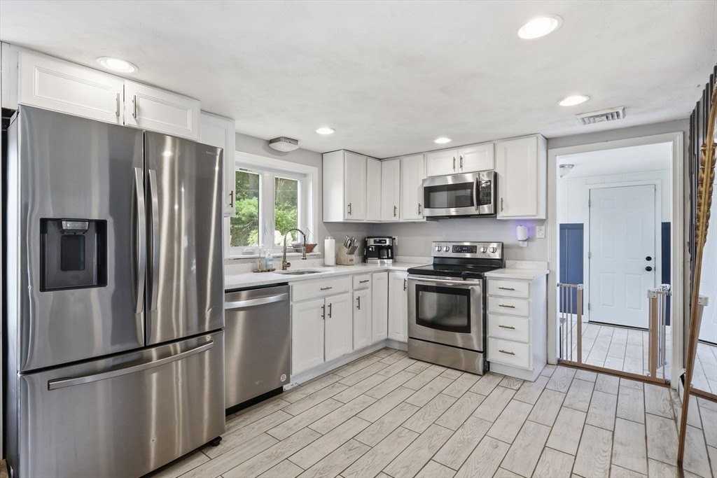 288 Greene St - Photo 7 of 33