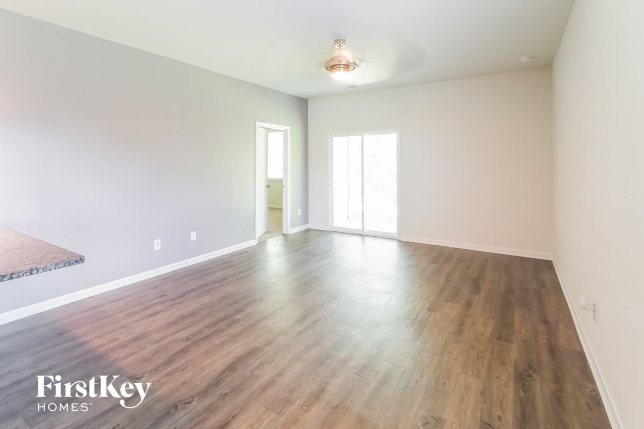 624 Wayton Cir - Photo 3 of 15