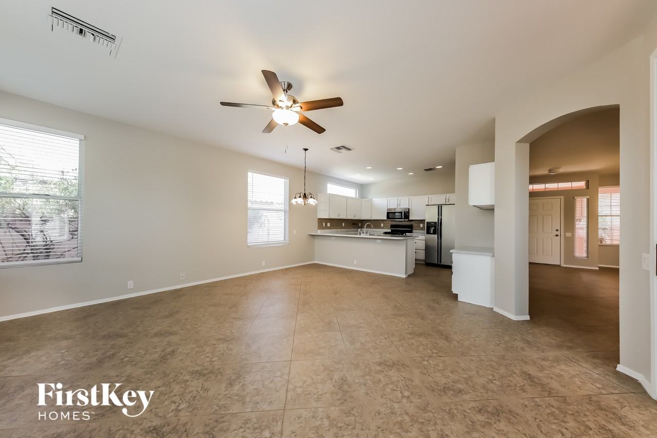 3453 W Desert Bend Loop - Photo 4 of 15