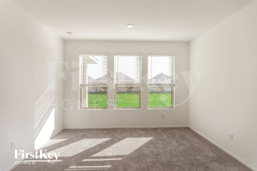 7214 Hillside Ave - Photo 5 of 15