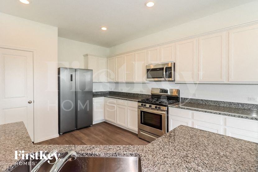 7214 Hillside Ave - Photo 6 of 15