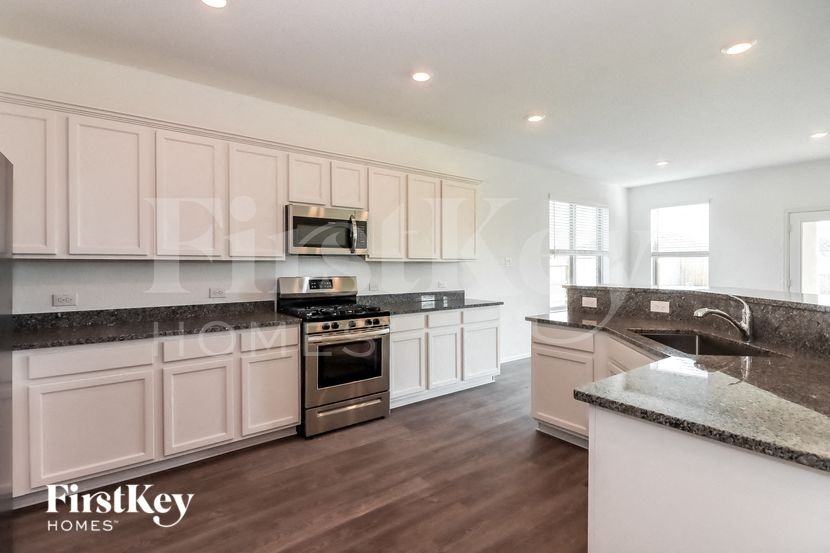 7214 Hillside Ave - Photo 7 of 15