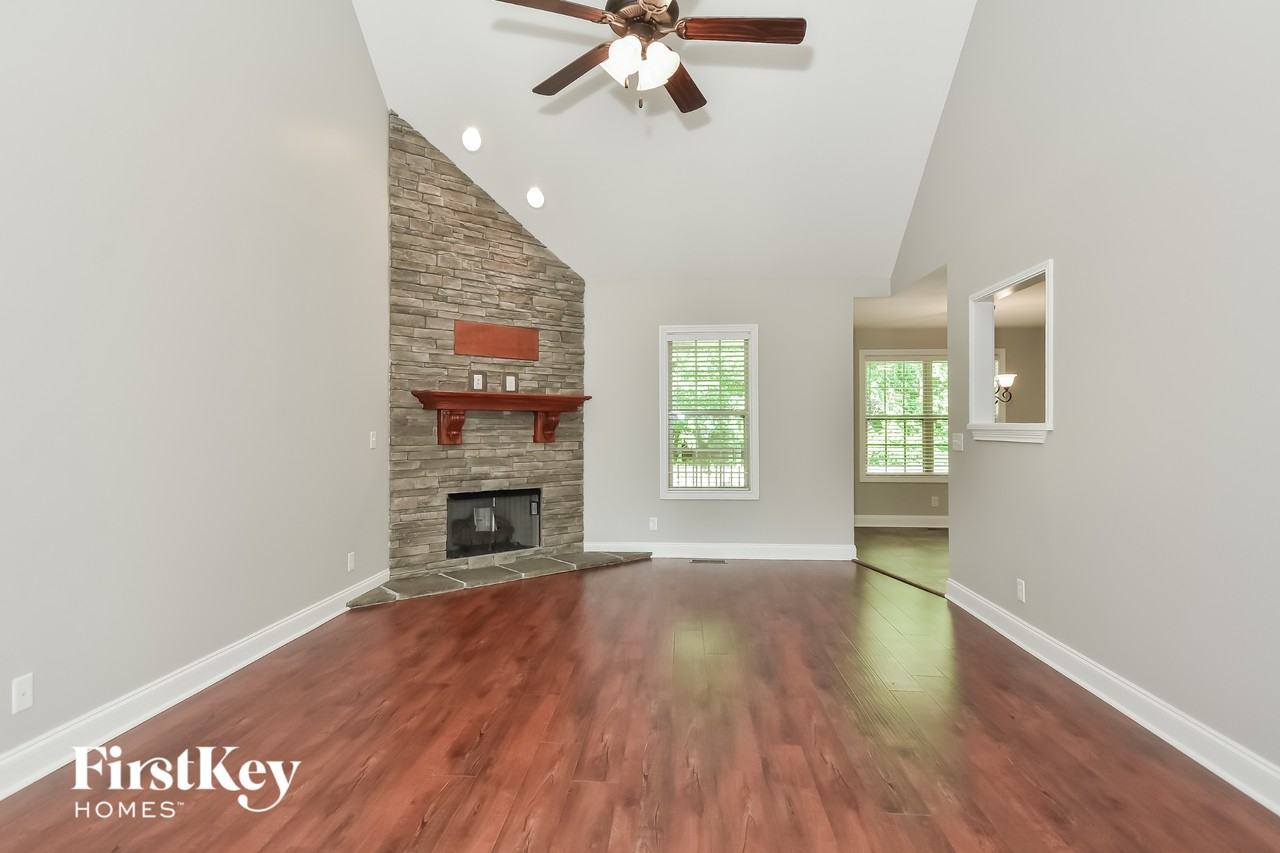 3682 Fox Tail Dr - Photo 3 of 15