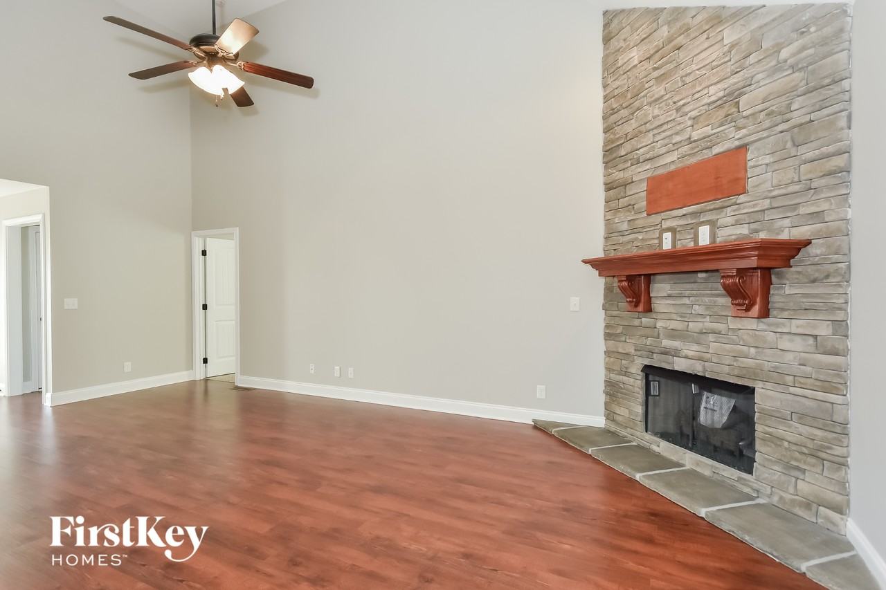 3682 Fox Tail Dr - Photo 4 of 15