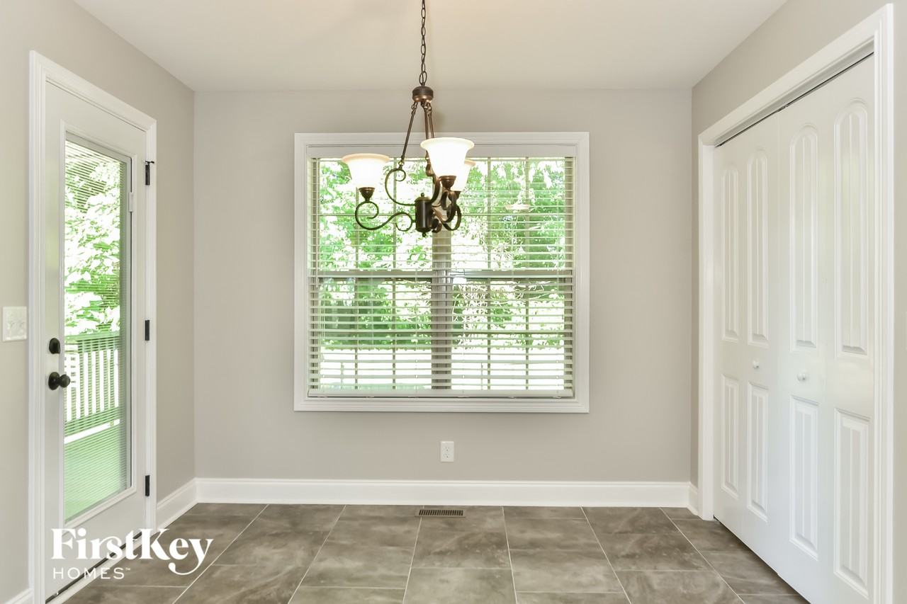 3682 Fox Tail Dr - Photo 5 of 15