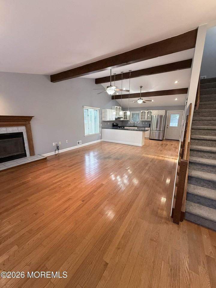 406 Cedar Dr - Photo 2 of 9
