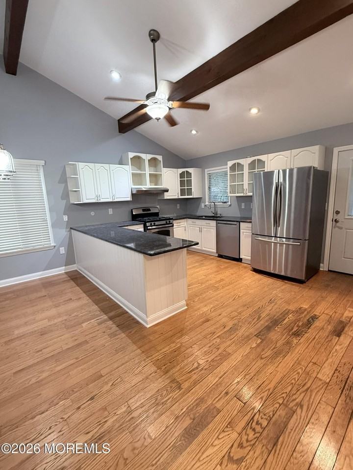 406 Cedar Dr - Photo 3 of 9