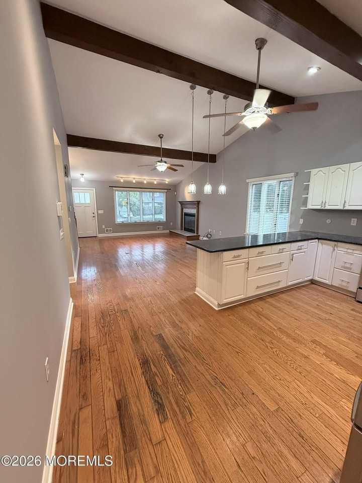 406 Cedar Dr - Photo 4 of 9