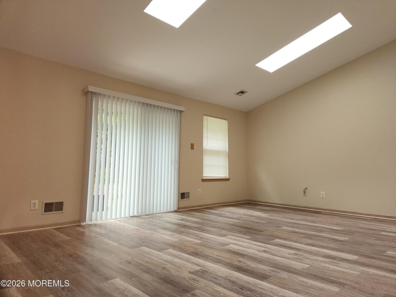 21 Timberline Dr - Photo 3 of 24