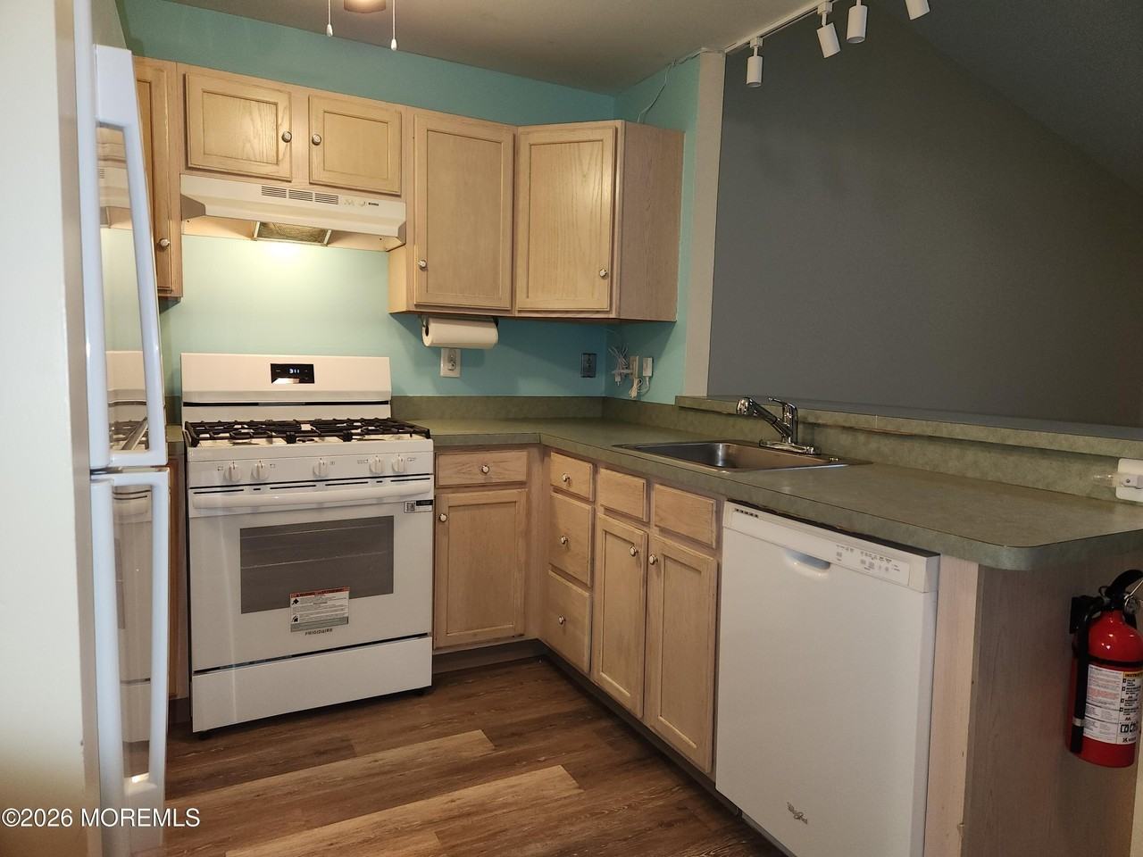21 Timberline Dr - Photo 7 of 24