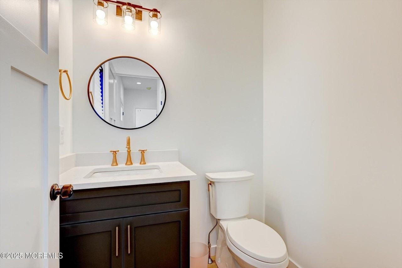 104 Lawrence Dr - Photo 5 of 37