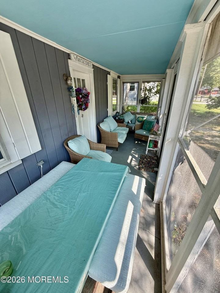 429 Tappan St - Photo 2 of 12